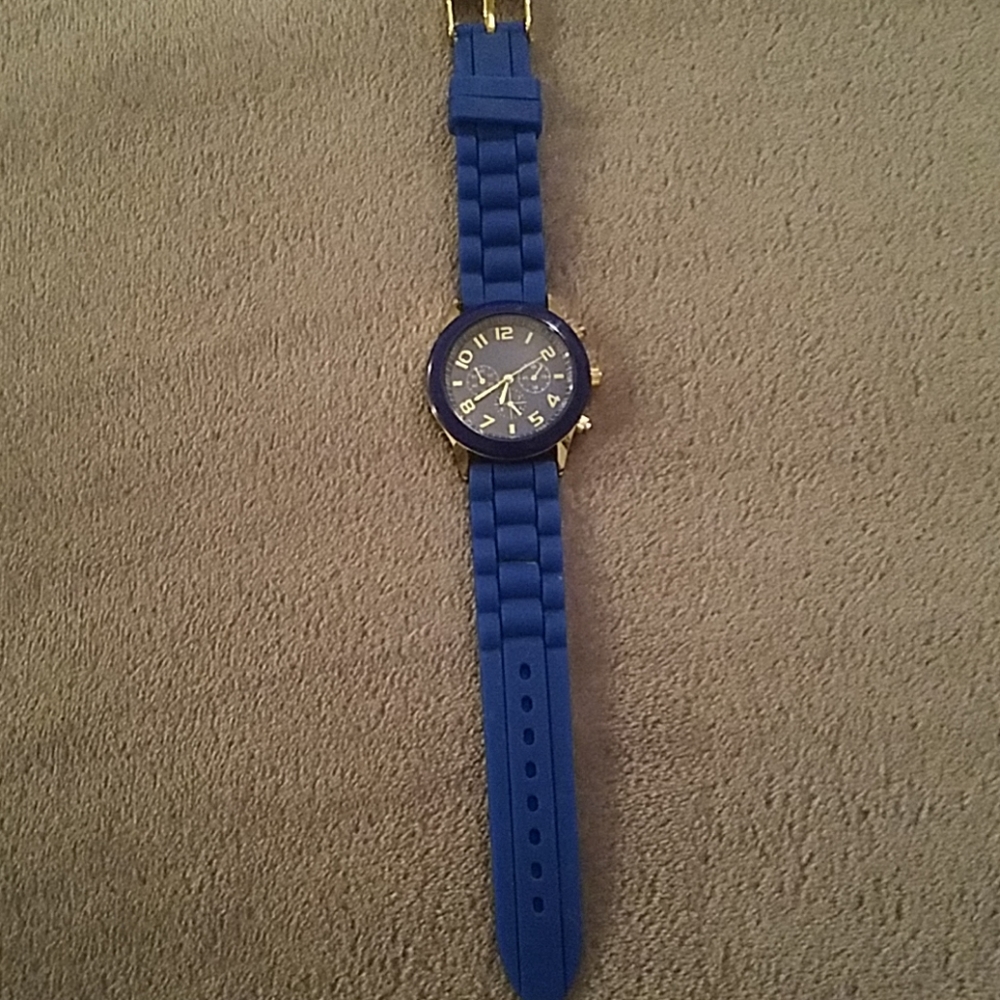 Watch - Picture 3 of 4